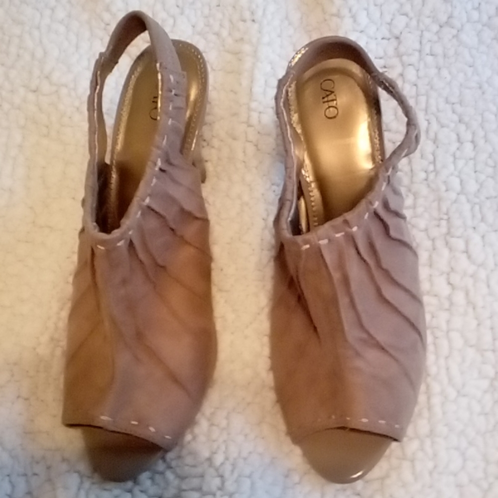 Tan open toe slingbacks